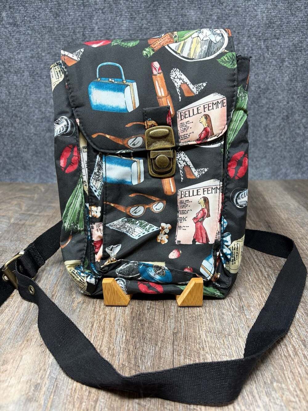 Vintage Nicole Miller Boutique Belle Femme Theme Print weatherproof Crossbody EC